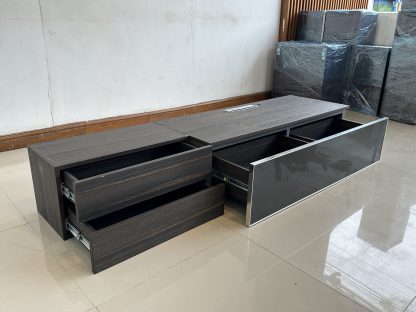 ตู้วางทีวีติดผนัง 3 ลิ้นชัก โครงไม้ MDF สีน้ำตาลลายไม้