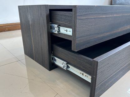 ตู้วางทีวีติดผนัง 3 ลิ้นชัก โครงไม้ MDF สีน้ำตาลลายไม้