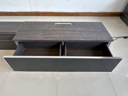 ตู้วางทีวีติดผนัง 3 ลิ้นชัก โครงไม้ MDF สีน้ำตาลลายไม้