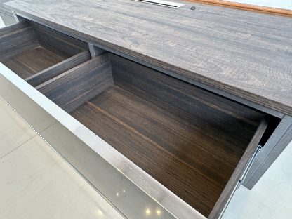 ตู้วางทีวีติดผนัง 3 ลิ้นชัก โครงไม้ MDF สีน้ำตาลลายไม้