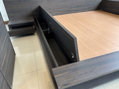 เตียง ขนาด 6 ฟุต แบรนด์ SB FURNITURE พร้อมตู้ข้างเตียง 1 ลิ้นชัก ซ้ายและขวา