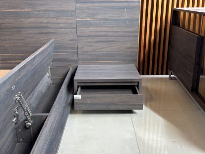 เตียง ขนาด 6 ฟุต แบรนด์ SB FURNITURE พร้อมตู้ข้างเตียง 1 ลิ้นชัก ซ้ายและขวา