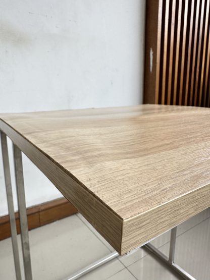 โต๊ะข้าง ท็อปไม้ MDF สีบีชลายไม้ โครงขาสแตนเลส