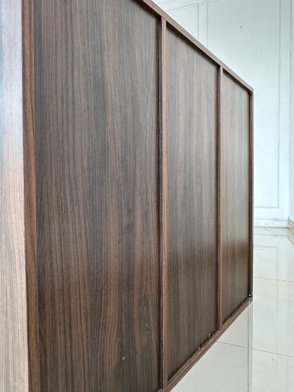 ตู้โชว์ 6 ช่องวางของ โครงไม้ MDF สีน้ำตาลลายไม้