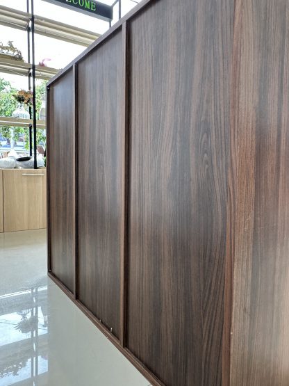 ตู้โชว์ 6 ช่องวางของ โครงไม้ MDF สีน้ำตาลลายไม้