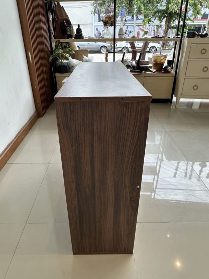 ตู้โชว์ 6 ช่องวางของ โครงไม้ MDF สีน้ำตาลลายไม้