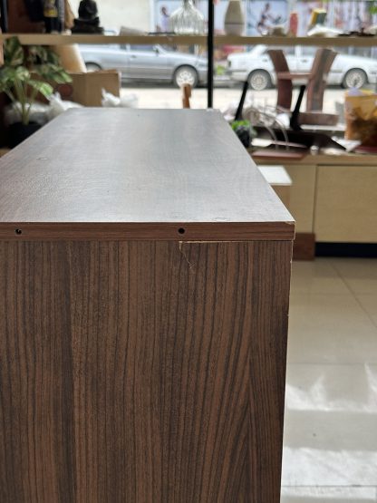 ตู้โชว์ 6 ช่องวางของ โครงไม้ MDF สีน้ำตาลลายไม้