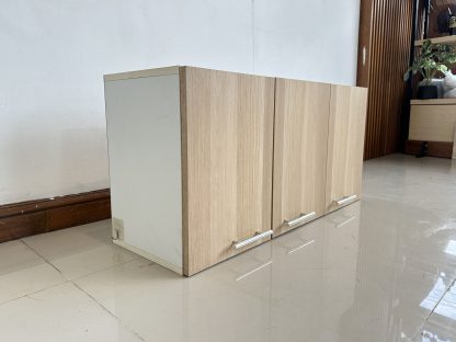 ตู้แขวนติดผนัง 3 บานเปิด มือจับพลาสติก โครงไม้ MDF สีบีช
