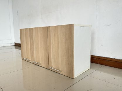 ตู้แขวนติดผนัง 3 บานเปิด มือจับพลาสติก โครงไม้ MDF สีบีช