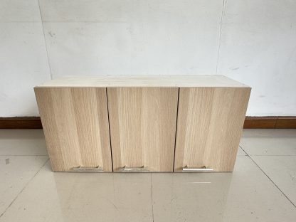 ตู้แขวนติดผนัง 3 บานเปิด มือจับพลาสติก โครงไม้ MDF สีบีช