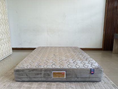 ที่นอนโฟมผสมยางพารา ขนาด 5 ฟุต หุ้มผ้าขนมิ้งสีเทา แบรนด์ SLUMBERLAND รุ่น ELEGANCE