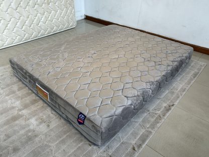 ที่นอนโฟมผสมยางพารา ขนาด 5 ฟุต หุ้มผ้าขนมิ้งสีเทา แบรนด์ SLUMBERLAND รุ่น ELEGANCE