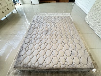 ที่นอนโฟมผสมยางพารา ขนาด 5 ฟุต หุ้มผ้าขนมิ้งสีเทา แบรนด์ SLUMBERLAND รุ่น ELEGANCE