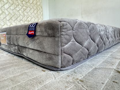 ที่นอนโฟมผสมยางพารา ขนาด 5 ฟุต หุ้มผ้าขนมิ้งสีเทา แบรนด์ SLUMBERLAND รุ่น ELEGANCE