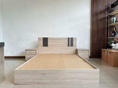 เตียง ขนาด 5 ฟุต โครงไม้ MDF สีบีชลายไม้ พร้อมตู้ข้างเตียง 2 ใบ