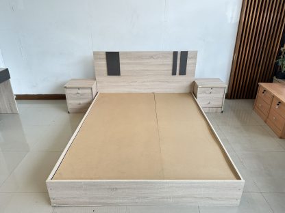 เตียง ขนาด 5 ฟุต โครงไม้ MDF สีบีชลายไม้ พร้อมตู้ข้างเตียง 2 ใบ