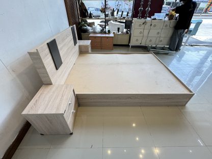 เตียง ขนาด 5 ฟุต โครงไม้ MDF สีบีชลายไม้ พร้อมตู้ข้างเตียง 2 ใบ