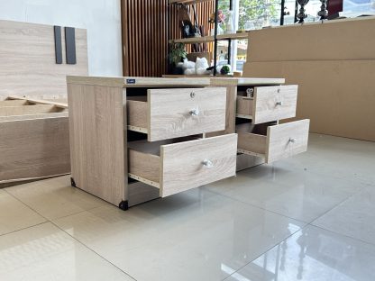 เตียง ขนาด 5 ฟุต โครงไม้ MDF สีบีชลายไม้ พร้อมตู้ข้างเตียง 2 ใบ