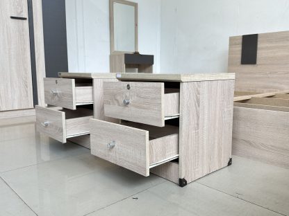 เตียง ขนาด 5 ฟุต โครงไม้ MDF สีบีชลายไม้ พร้อมตู้ข้างเตียง 2 ใบ