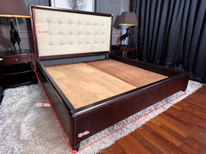 26 เตียงนอนไม้ขนาด 6.5 ฟุต หัวเตียงบุหนังแท้สีขาว แบรนด์ Bernhardt