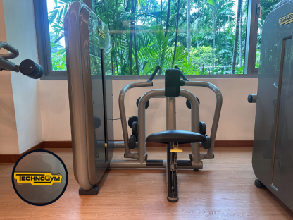 2 ฝึกกล้ามเนื้อแผ่นหลังส่วนบน แบรนด์ Technogym (Element Low Row)