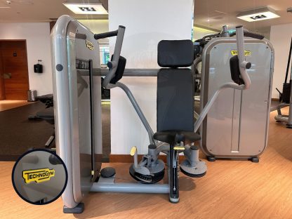 12 เครื่องฝึกแขนเปิด–ปิด แบรนด์ Technogym Element Pectoral Machine (Pec Fly)