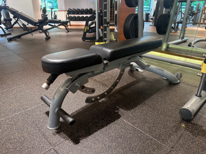 20 ม้านั่งยกน้ำหนักปรับระดับได้ (Adjustable Bench)