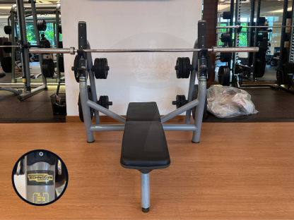 5 เครื่องฝึกเบนช์เพรสแบบราบ แบรนด์ Technogym (Olympic Flat Bench)