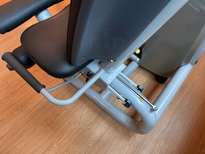 6 เครื่องกดขา แบรนด์ Technogym Element Leg Extention