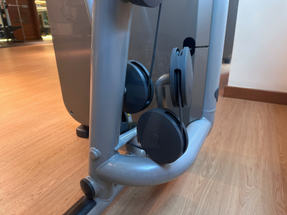 2 ฝึกกล้ามเนื้อแผ่นหลังส่วนบน แบรนด์ Technogym (Element Low Row)