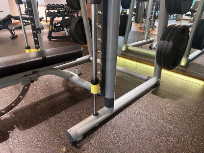 7 เครื่องฝึกสควอทและเบนช์เพรสบรนด์ Technogym