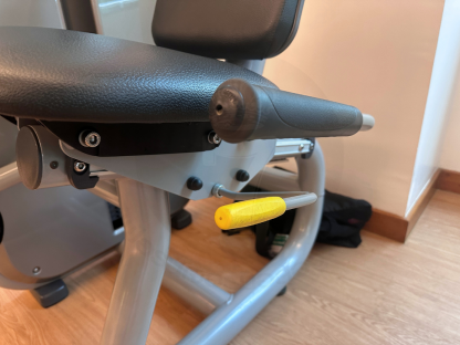 8 เครื่องบริหารขา แบรนด์ Technogym (Element Leg Curl)