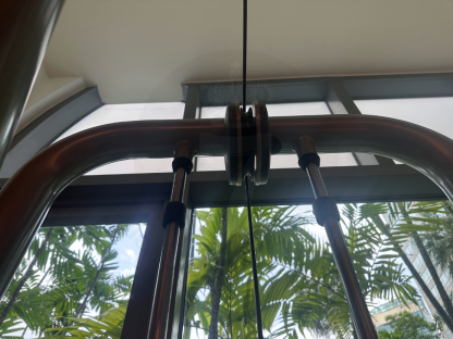 11 เครื่องฝึกกล้ามเนื้อแผ่นหลังและกล้ามเนื้อแขน แบรนด์ Technogym (Element Lat Pulldown)