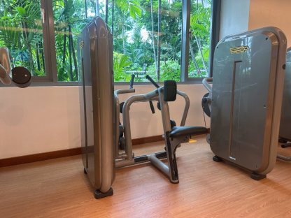 2 ฝึกกล้ามเนื้อแผ่นหลังส่วนบน แบรนด์ Technogym (Element Low Row)