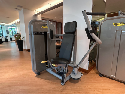 12 เครื่องฝึกแขนเปิด–ปิด แบรนด์ Technogym Element Pectoral Machine (Pec Fly)