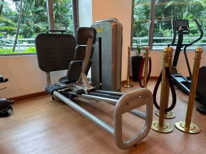 17 เครื่องออกกำลังกาย แบรนด์ Technogym Element (Leg Press)