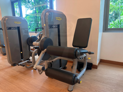 8 เครื่องบริหารขา แบรนด์ Technogym (Element Leg Curl)