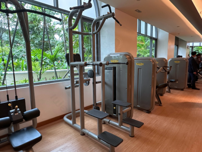 10 สเตชั่นฝึกดึงข้อและจุ่มตัว แบรนด์ Technogym (Element Assis Chin/Dip)