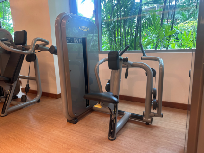2 ฝึกกล้ามเนื้อแผ่นหลังส่วนบน แบรนด์ Technogym (Element Low Row)