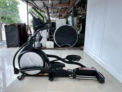 14 เครื่องเดินวงรี แบรนด์ SOLE Elliptical รุ่น E35