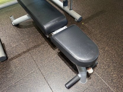 16 ม้านั่งยกน้ำหนักปรับระดับได้ (Adjustable Bench)