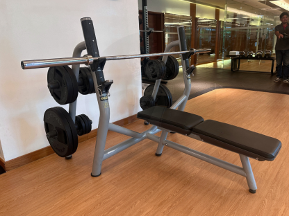 7 เครื่องฝึกเบนช์เพรสแบบราบ แบรนด์ Technogym (Olympic Flat Bench)