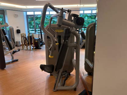 1 เครื่องฝึกแผ่นอก แบรนด์ Technogym Chest Press
