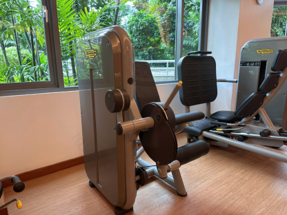 6 เครื่องกดขา แบรนด์ Technogym Element Leg Extention