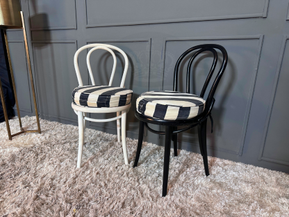 9 เก้าอี้ไม้เบนท์วูด แบรนด์ TON FURNITURE พร้อมเบาะรองนั่ง ผ้าสีขาวดำ