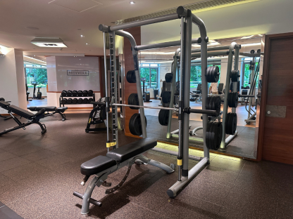 7 เครื่องฝึกสควอทและเบนช์เพรสบรนด์ Technogym