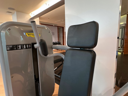 12 เครื่องฝึกแขนเปิด–ปิด แบรนด์ Technogym Element Pectoral Machine (Pec Fly)