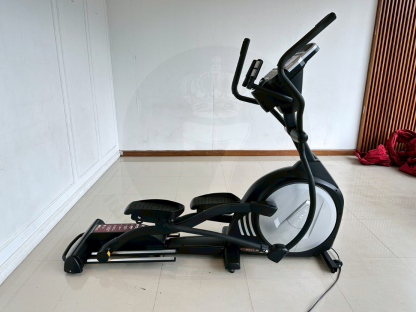 14 เครื่องเดินวงรี แบรนด์ SOLE Elliptical รุ่น E35