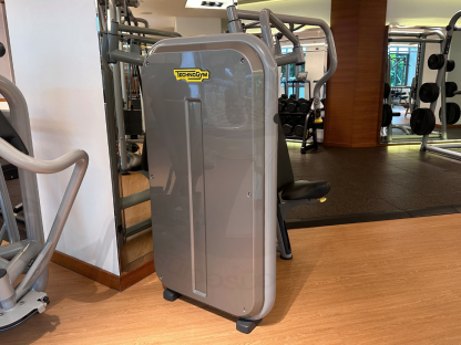 1 เครื่องฝึกแผ่นอก แบรนด์ Technogym Chest Press