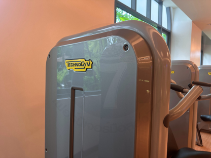 9 เครื่องฝึกเบนช์กดไหล่แบบนั่ง แบรนด์ Technogym (Shoulder Press)
